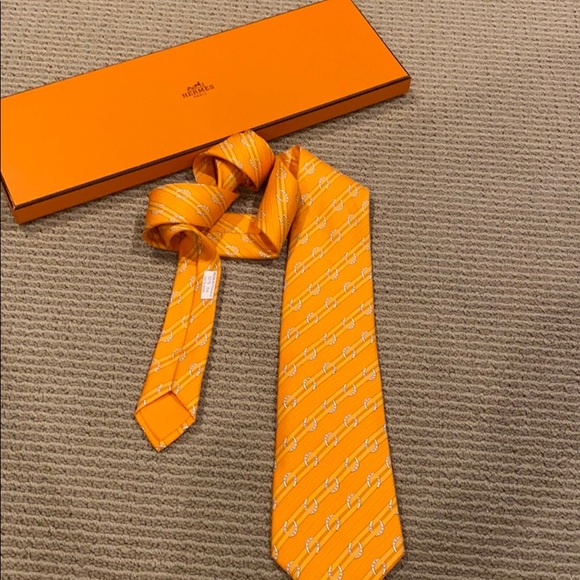 Hermes Other - 🔴HERMÈS 5276 TIE ORANGE WITH HORSE SHOES